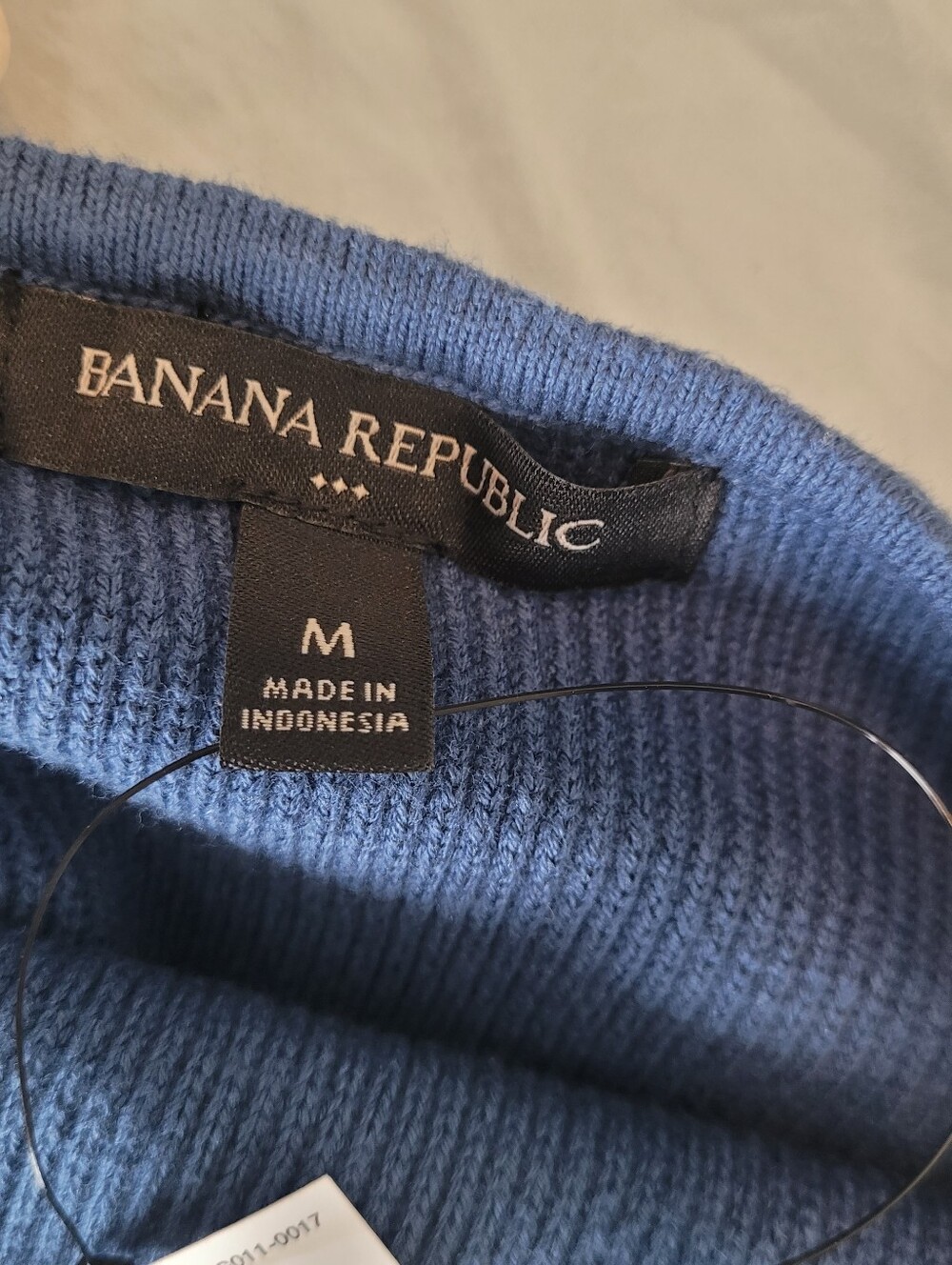Banana Republic Halter Sweater Top Size M Blue Ribbed Knit Keyhole Tie NWT - Picture 5 of 7